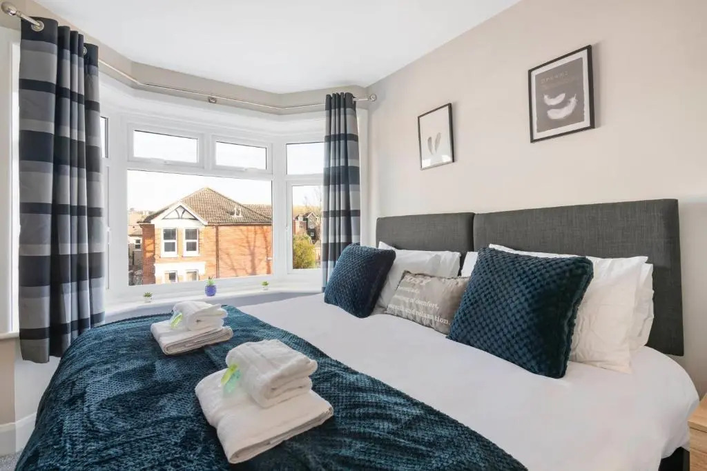 Spacious 3 Bed House, Netflix, Garden, Parking