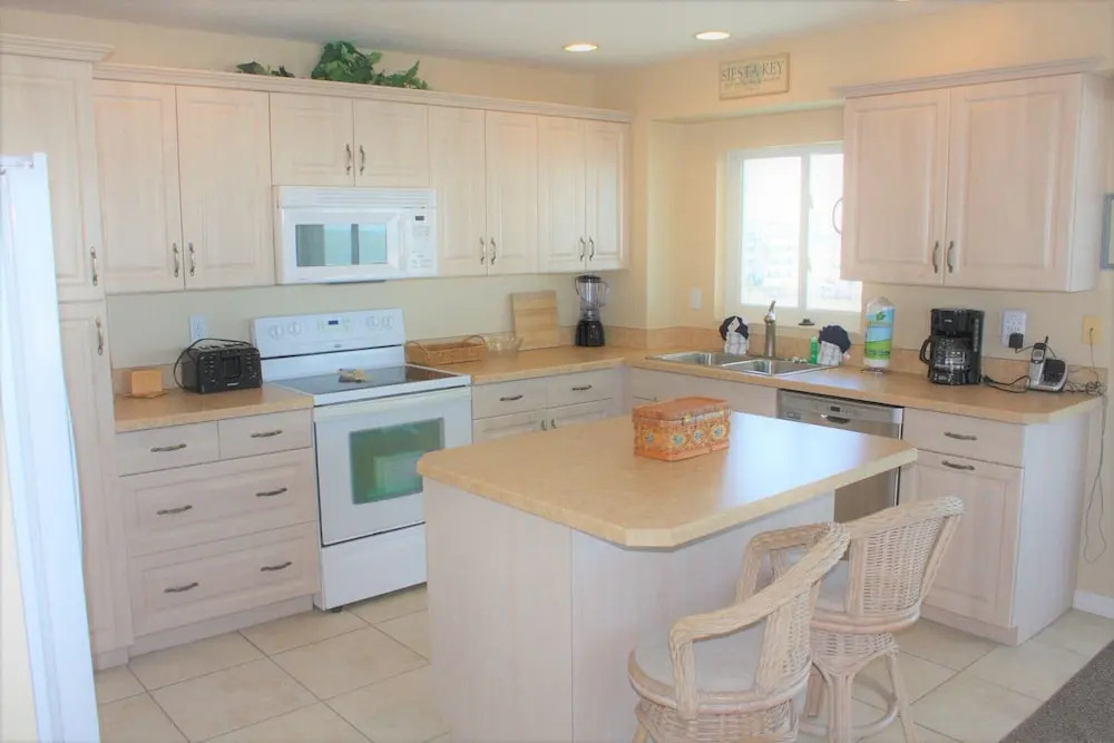 Jamaica Royale 401 - 2 Br Condo