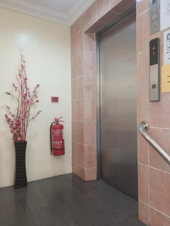 HOTEL AMBASSADOR 2