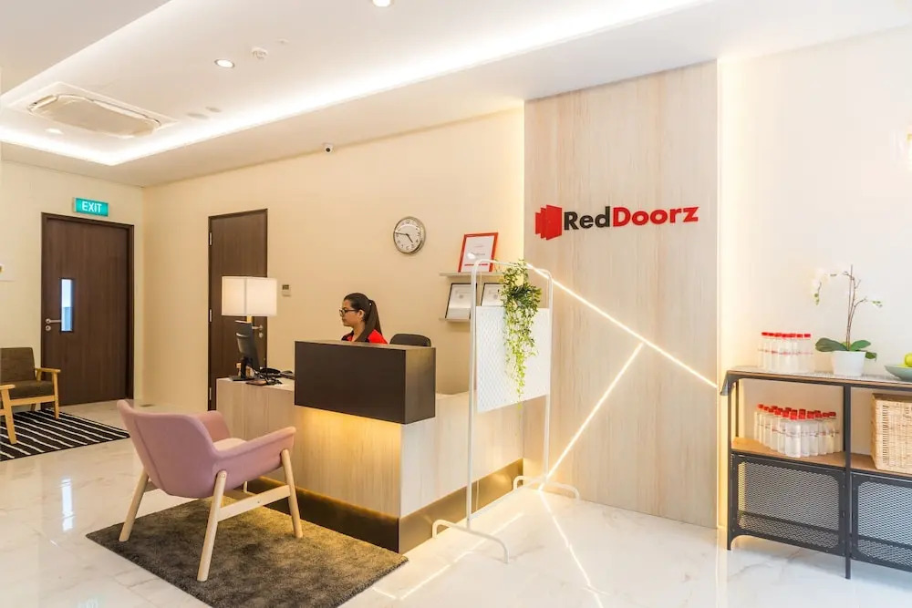 RedDoorz Premium @ Serangoon (SG Clean, Staycation Approved)