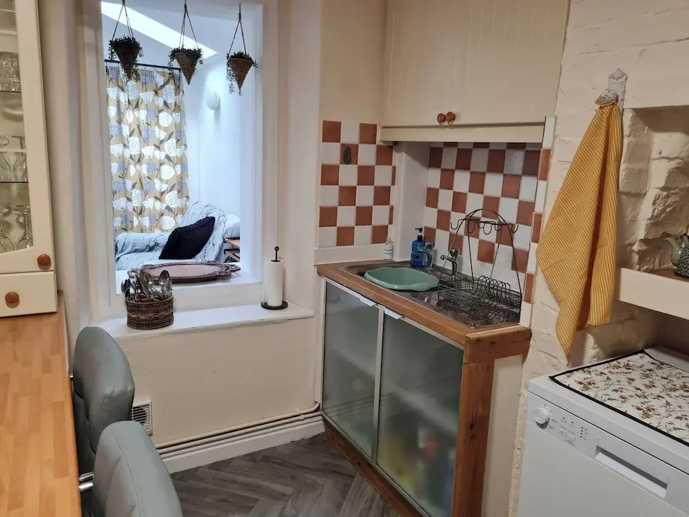 Charming Lincoln Cottage Family & Pet-friendly