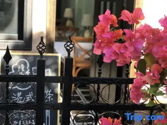 Xingyi Yunshang Garden Homestay (Wanfenglin Xiangchou Market)