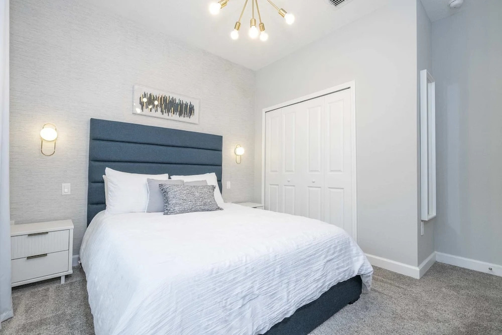 Stunning 5 Bd W/ Pool @ Storey Lake Resort 2400