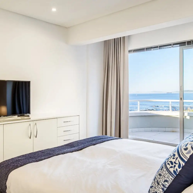 Stunning 3-bedroom Sea Point Retreat Marin