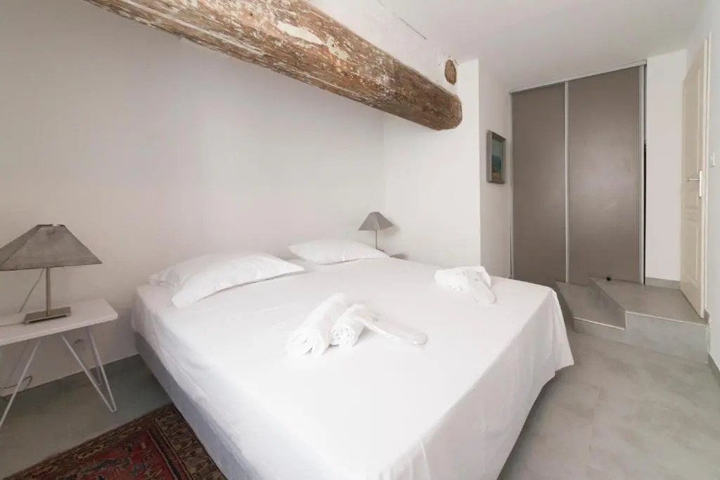 T3 Appartement HYPERCENTRE PROCHE COMMERCE- PARKING - 2 Chambres Wifi Gratuit