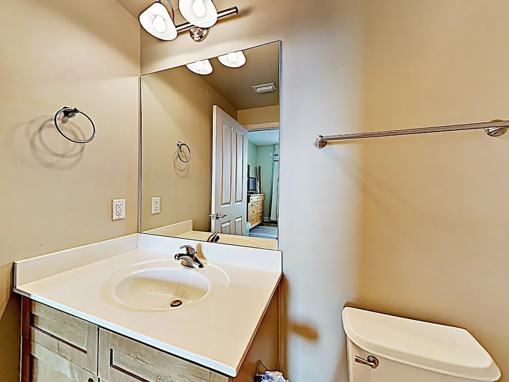 Oceanfront Getaway W/ Balcony & Luxe Amenities 3 Bedroom Condo