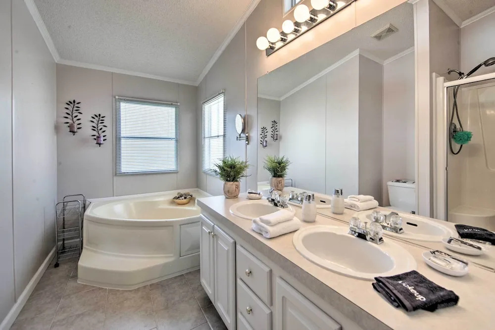 Lakefront Mabank Gem w/ Sunset Views: Pets Welcome