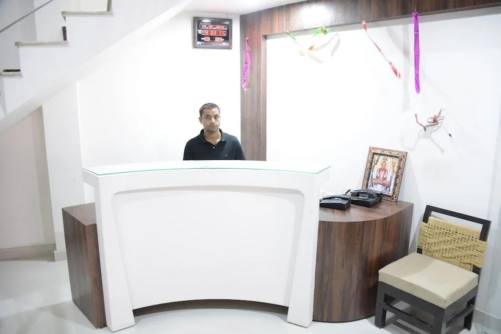 Hotel Paras