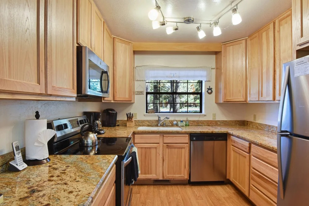 Homewood Creekside Cabin