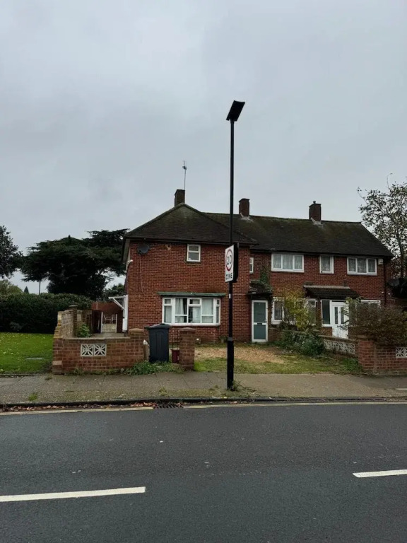 3BR Home Near Hounslow West Tube Station