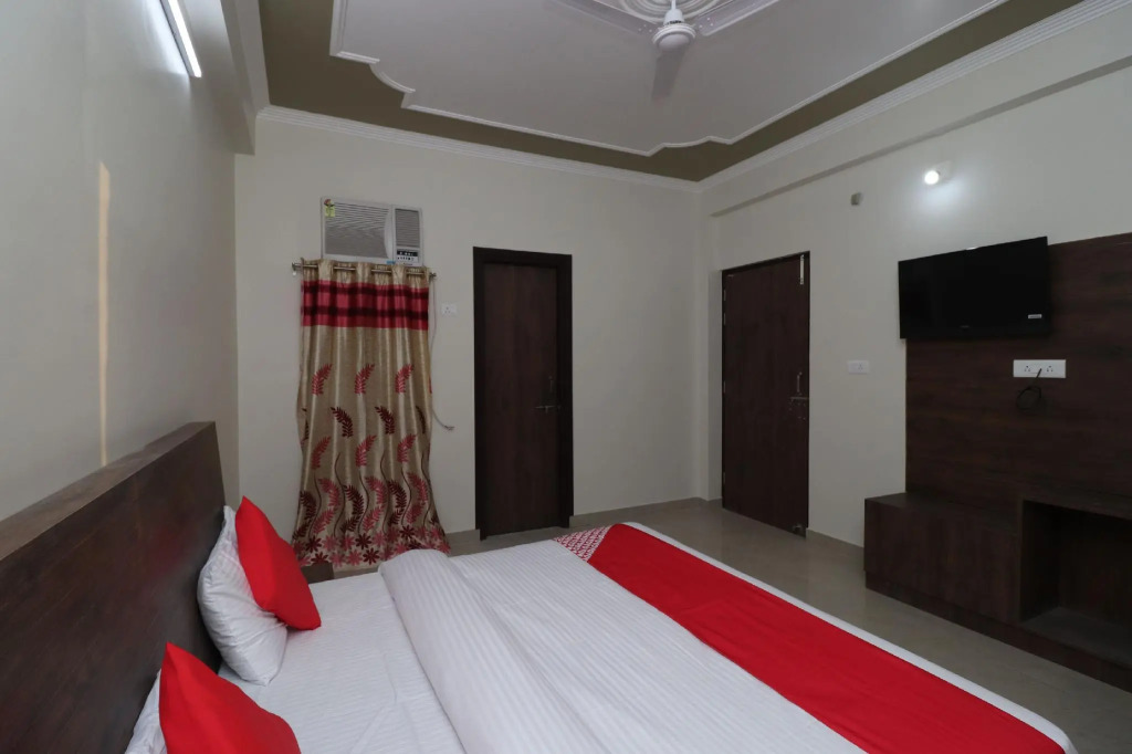 OYO 40842 The Royal Resort