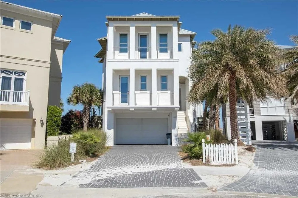 Seabreeze 5 Bedroom Home by RedAwning