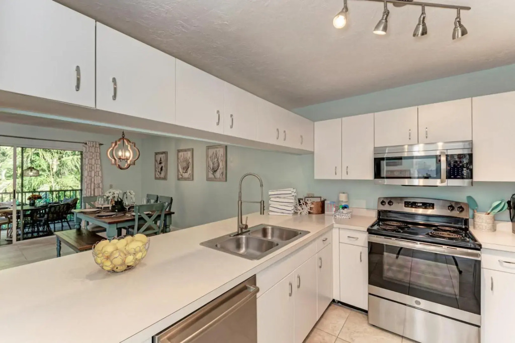 Island Serenity - 6250 Holmes #54