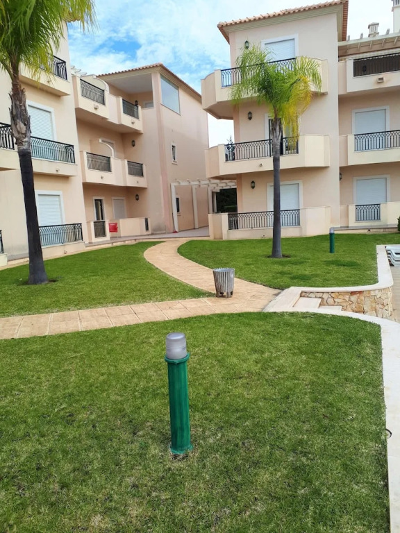 Apartment With one Bedroom in Olhos de Agua, With Shared Pool, Furnished Terrace and Wifi