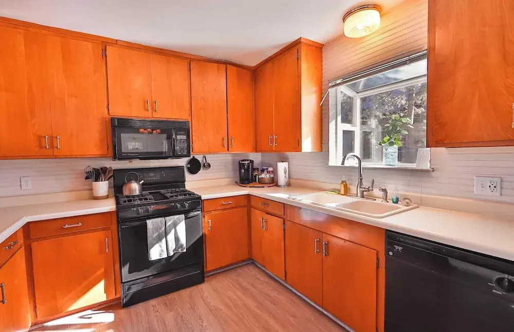 Charming Cherokee Cabin Secluded Stay for 6 Just 10 Minutes to Tahoe!