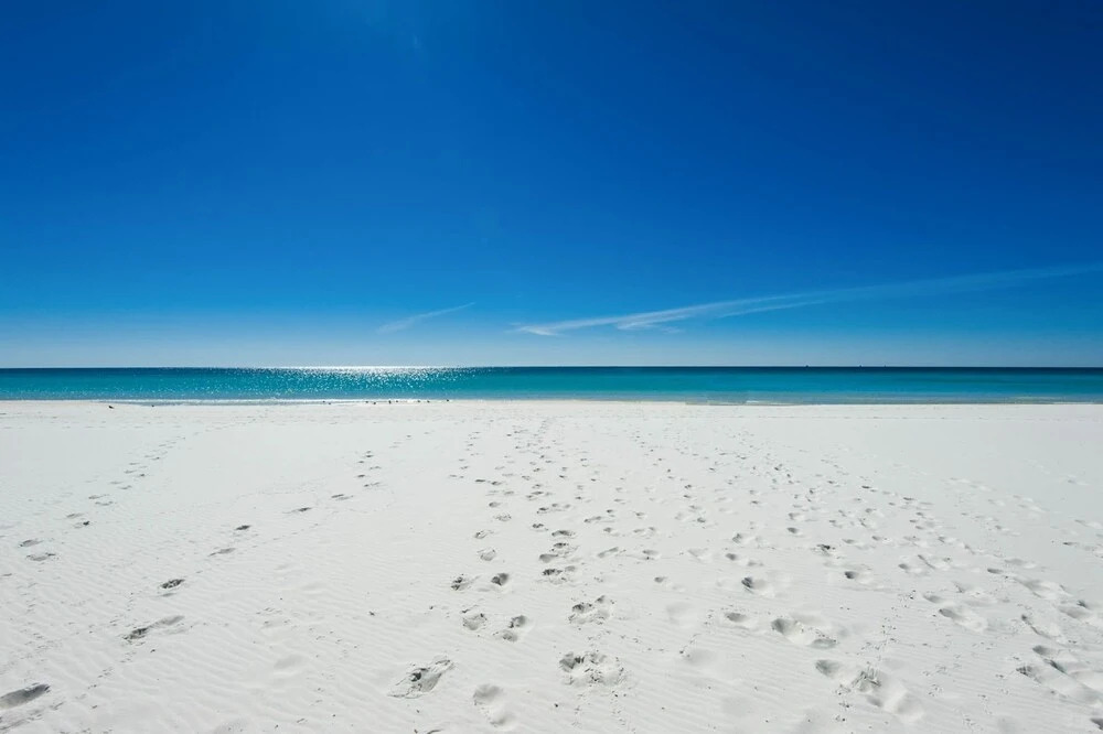 Gulf-front Gem: Lake Views, Beach Access & 3 Pools 2 Bedroom Condo