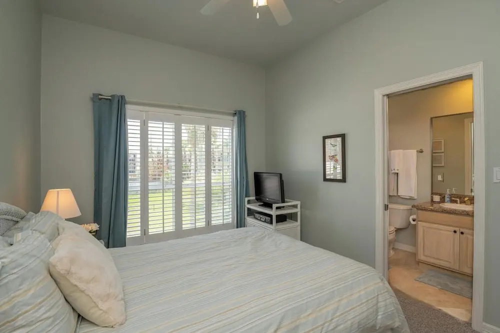 Large Condo Close to Beach With Semi-private Pool!