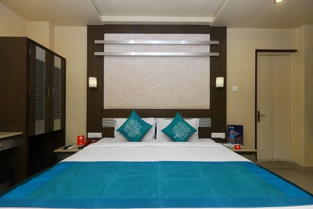OYO 5319 Hotel Navaratna