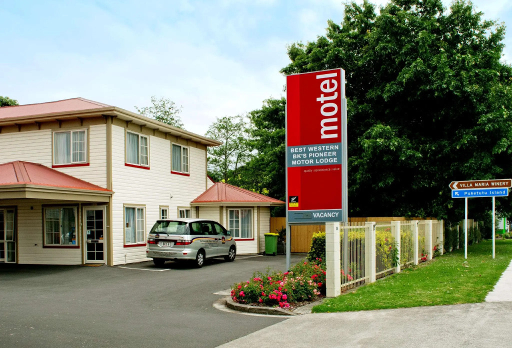 BKs Pioneer Motel