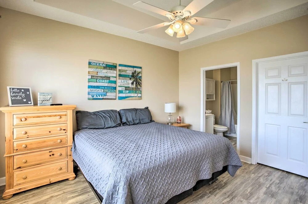 Barefoot Resort Condo w/ Pool, Tennis Court Access