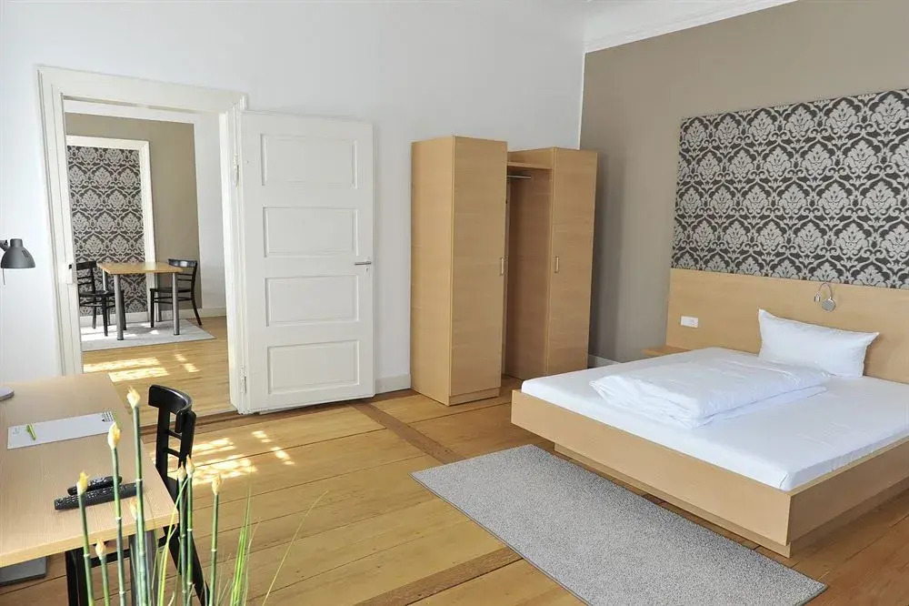 Hotel CampusZwei Komfortable Doppelzimmer & Apartments mit Küche Zentral in Ludwigsburg ideal für Business & Langzeitaufenthalte 24h Check in Kinder bis 14 Jahre übernachten kostenlos