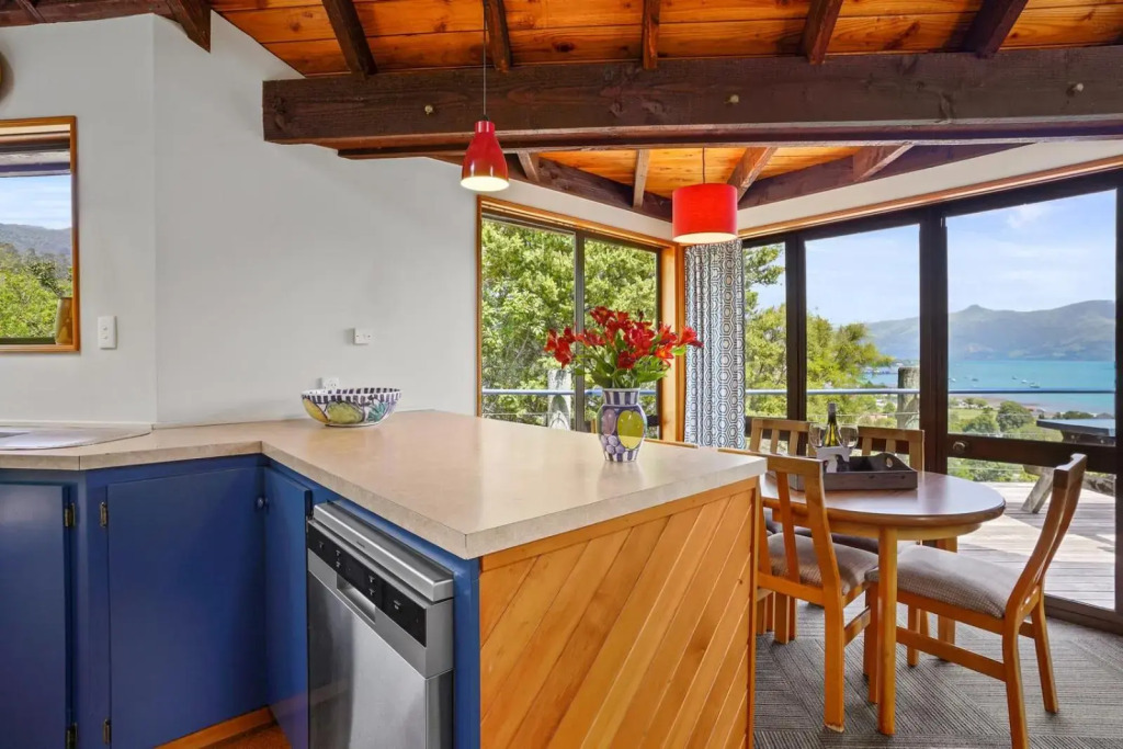 The Tree House - Akaroa Holiday Home