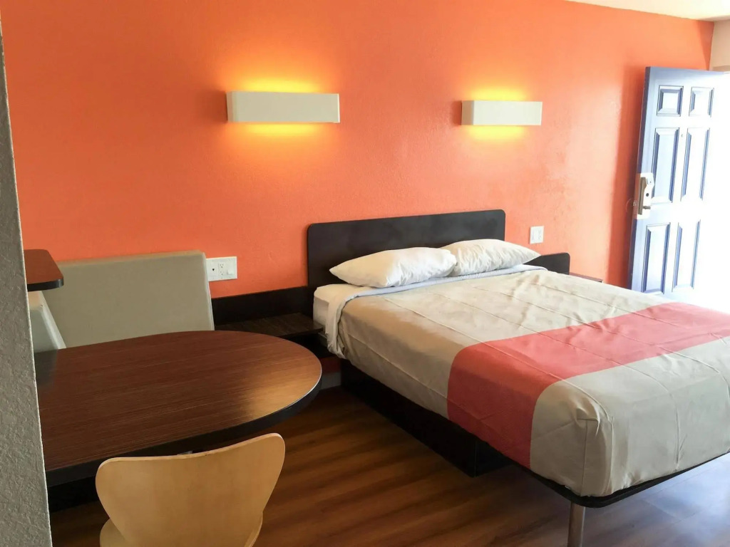 Motel 6-Delano, CA