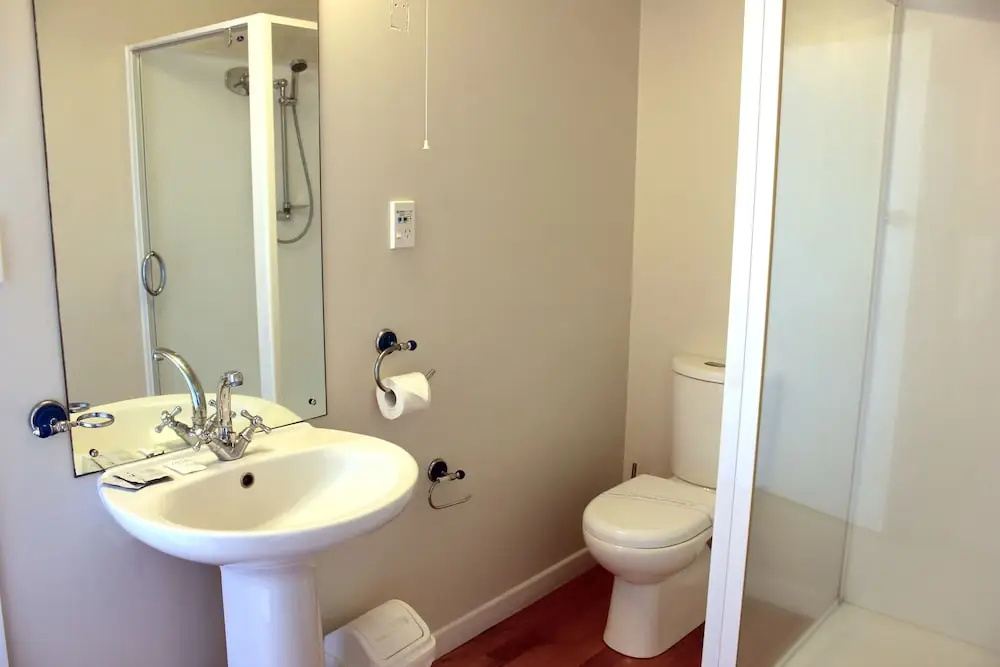 Lakeview Small Studio