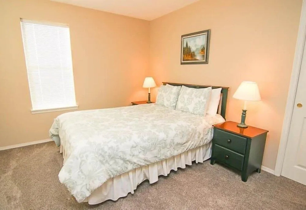 Cozy Gathering Space and Sparkling Amenities - Charming Seaside Haven