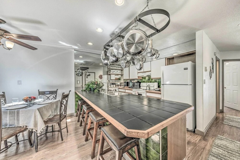 Cozy Cloudcroft Townhome ~ 1 Mi to Burro Ave!