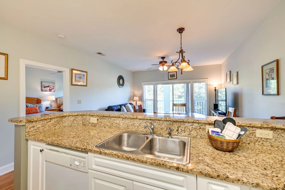 ~ 6 Mi to Ocean w/ Pool & Golf: Myrtle Beach Condo