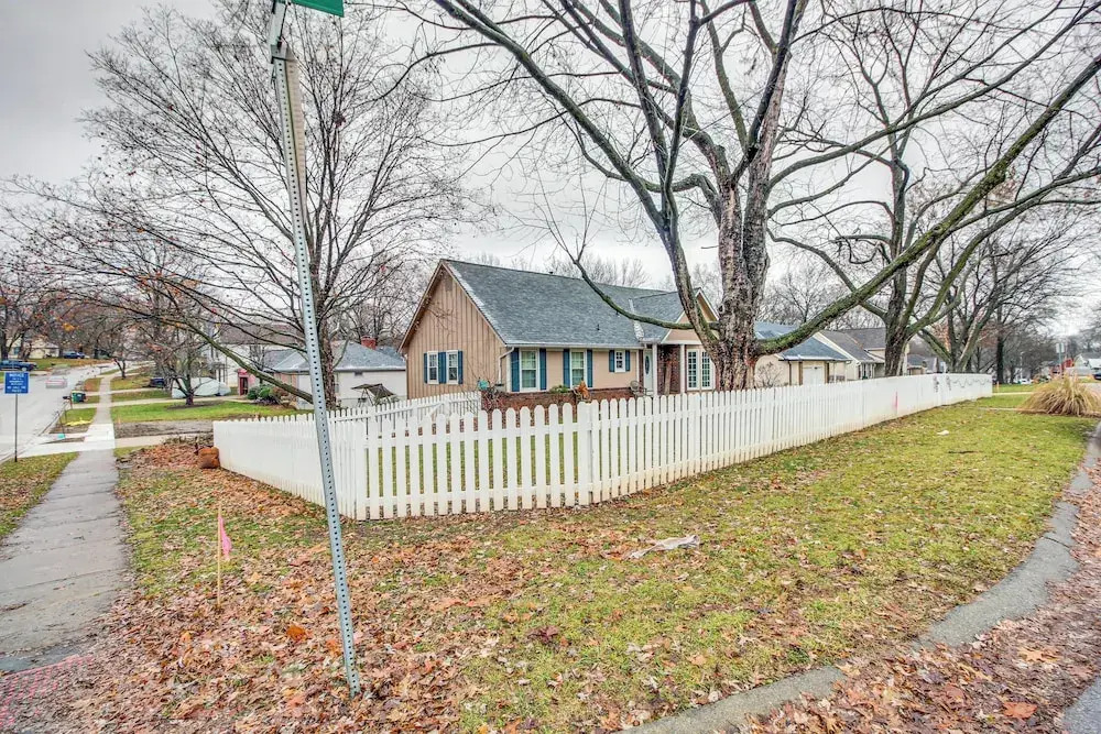 Shawnee Vacation Rental ~ 11 Mi to Kansas City!