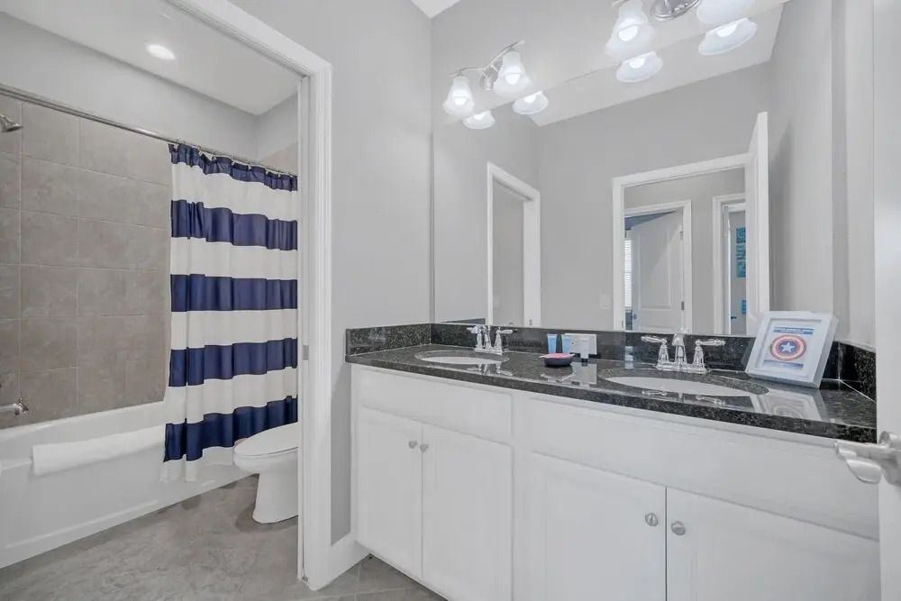 Vibrant Townhome w Private Pool, near Disney