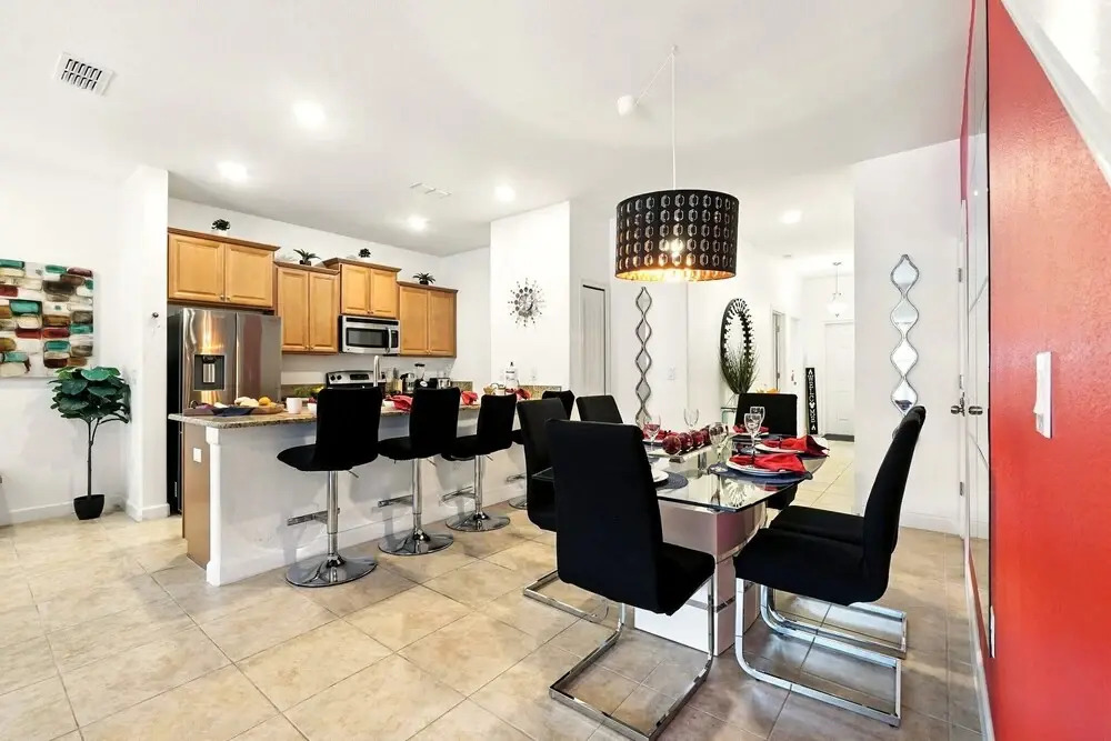 Vibrant 5BR Family Retreat in Storey Lake!