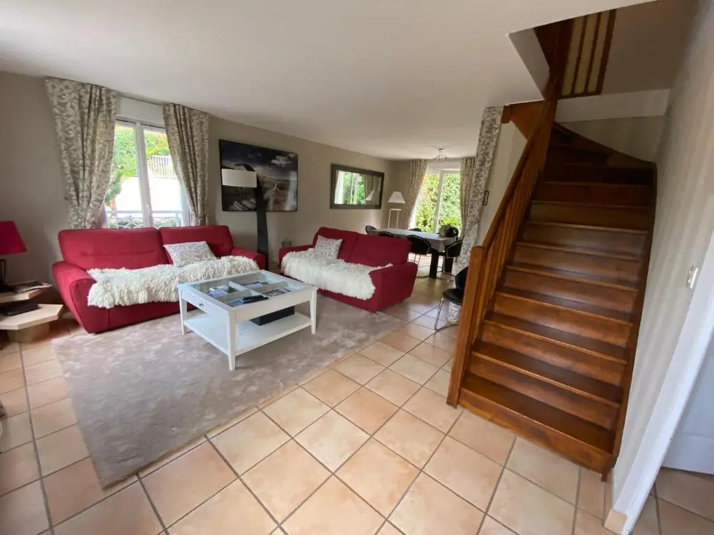 Maison familiale 80m2 - Terrasse au sud et garage.