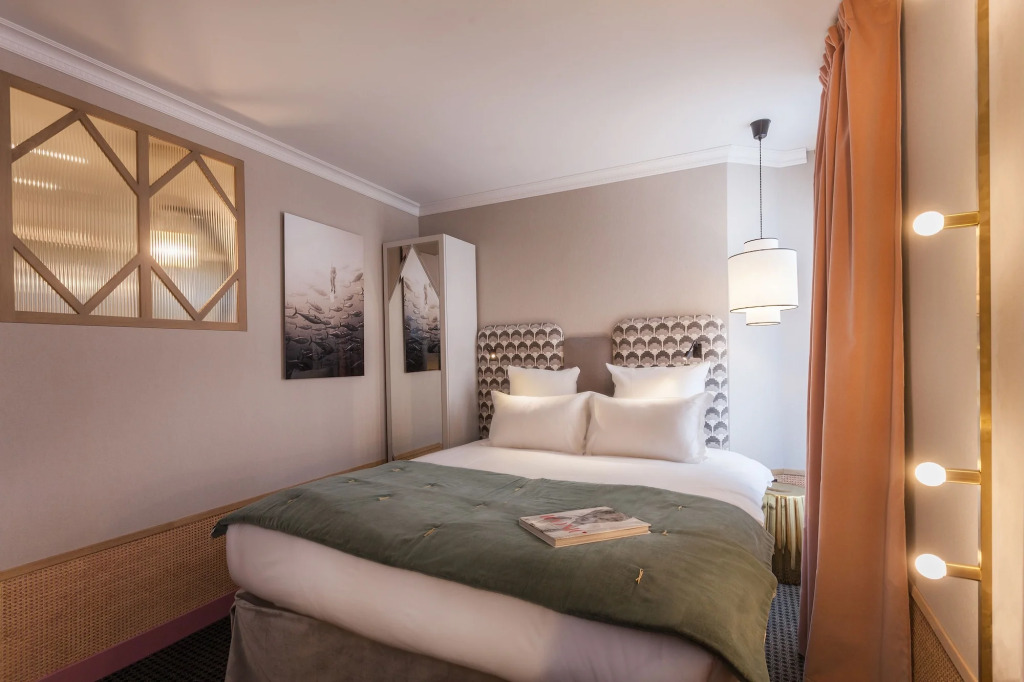 Handsome Hotel