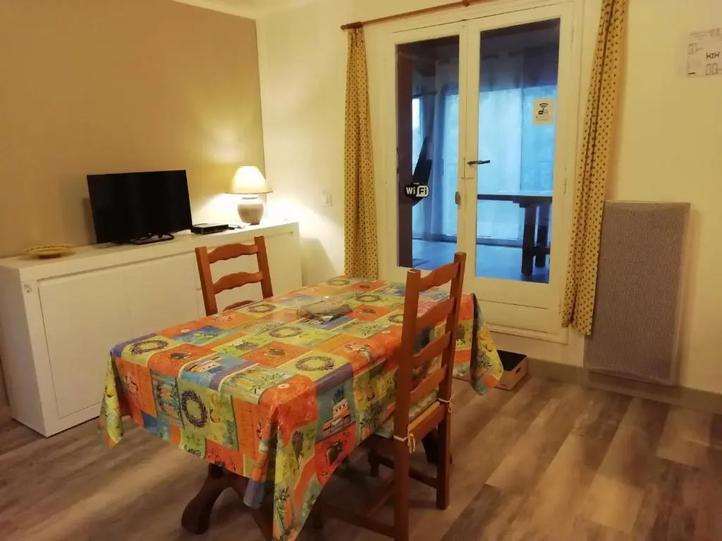 Appartement classé 3 étoiles au 1er étage dune maison avec jardin dans un quartier calme