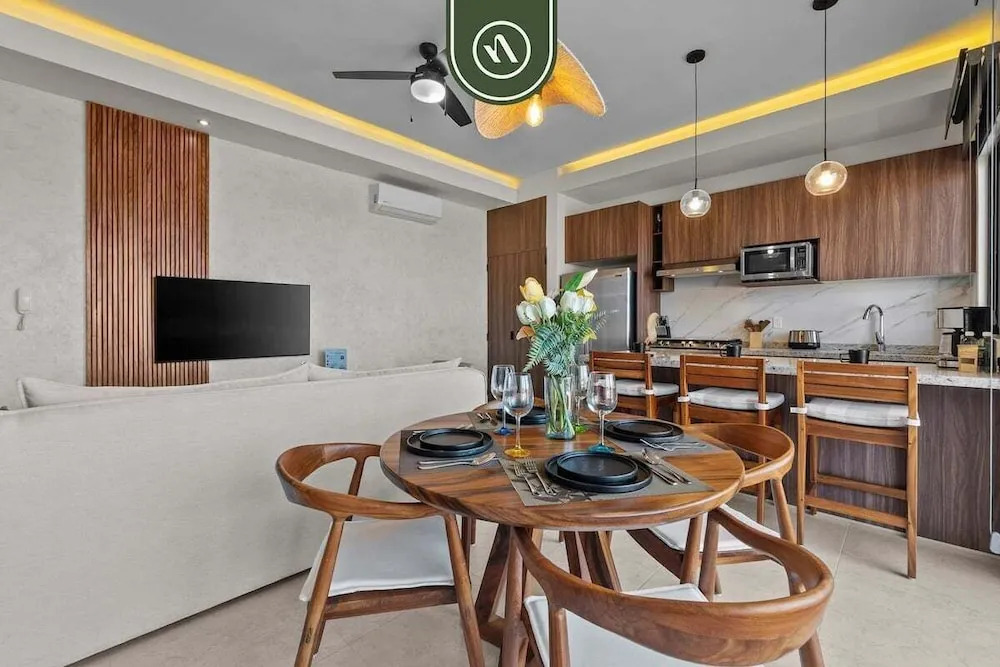 Luxury 2 BR - Downtown - Pool - Sunset in Terrace