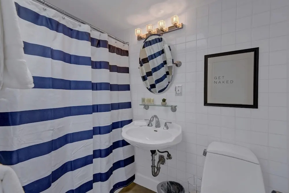 Alexander Social House Five Bedroom House