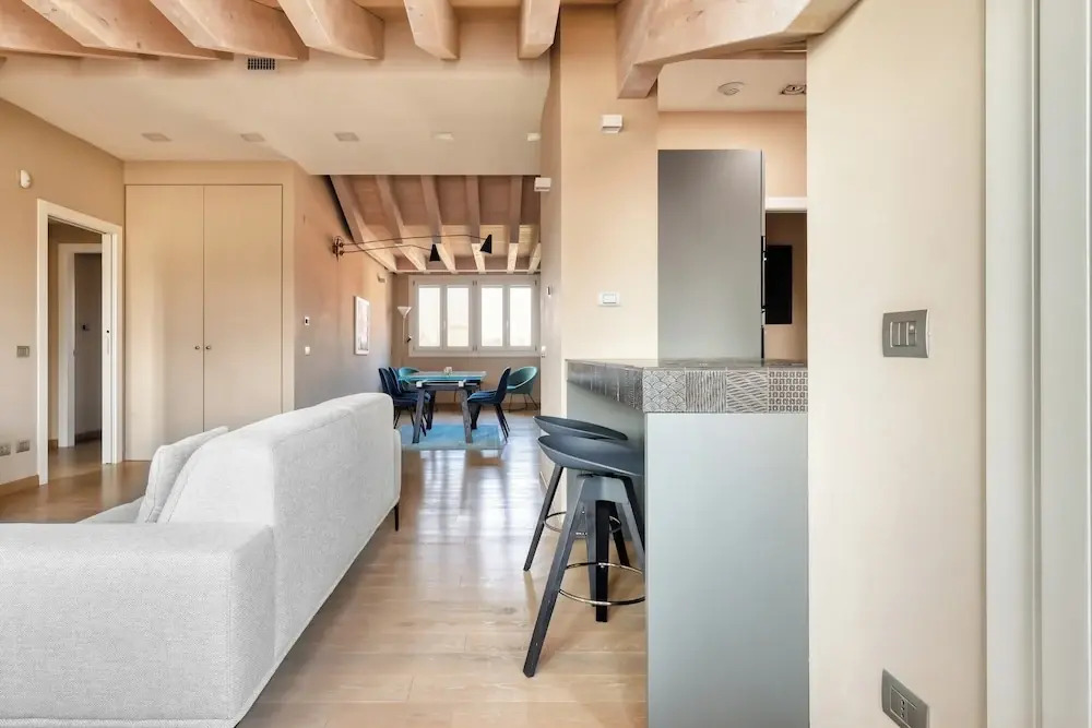 Elegant apt with parking and balcony