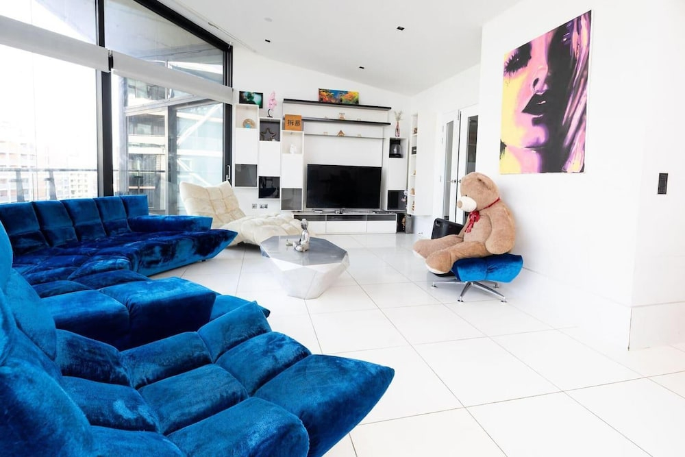 River Side View Luxury Penthouse Apartment