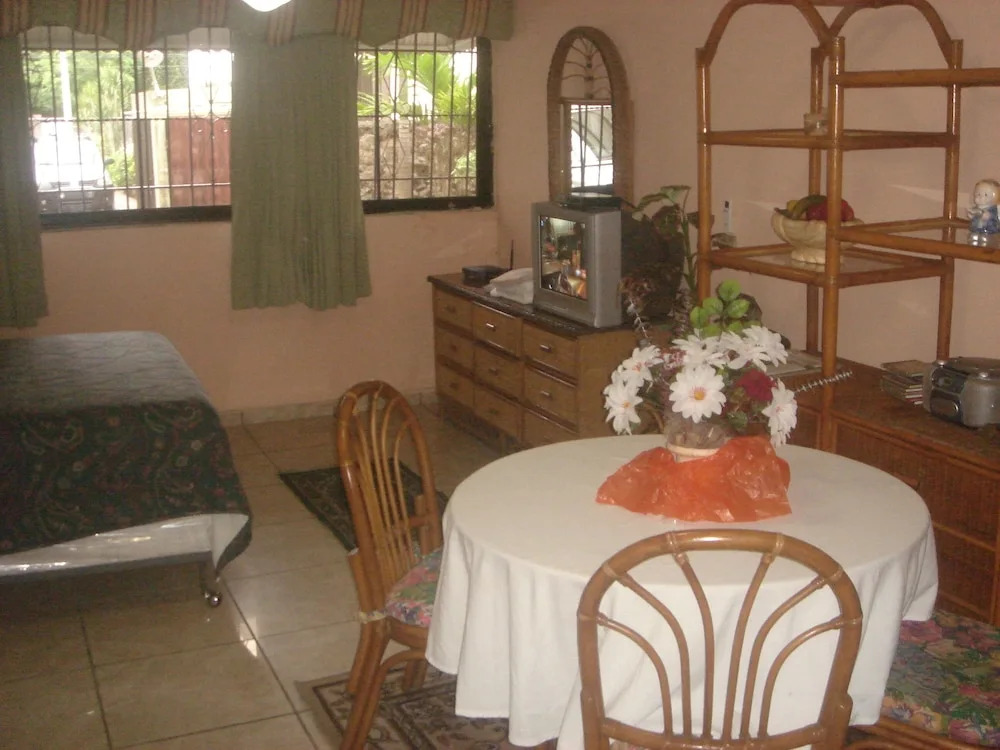 Studio Apartment Near the Beach