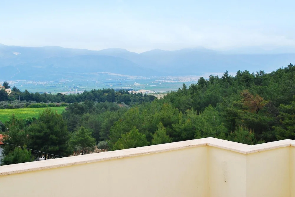 House With 4 Bedrooms in Kuşadası, With Private Pool and Enclosed Garden - 2 km From the Beach