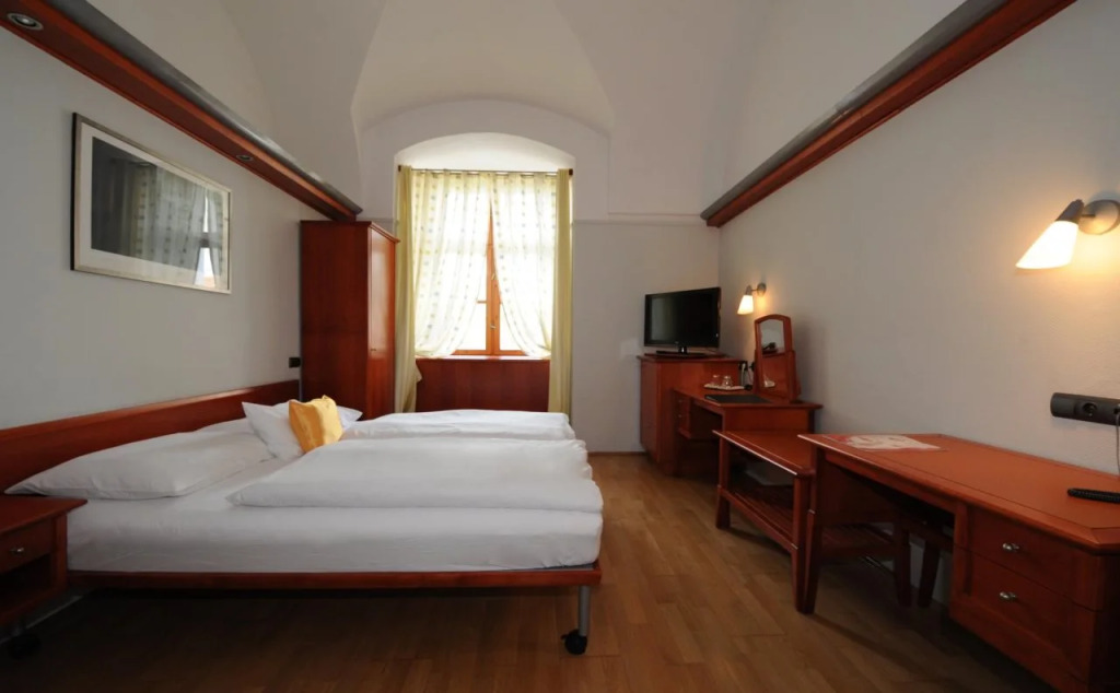 Gizella Hotel and Restaurant