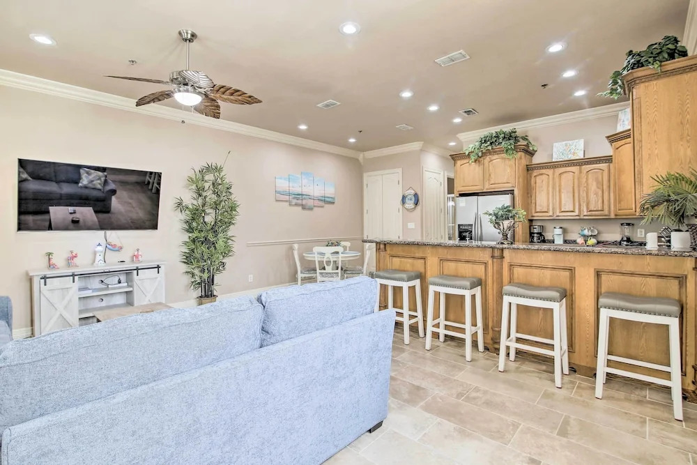 South Padre Island Condo - 200 Ft to Beach!