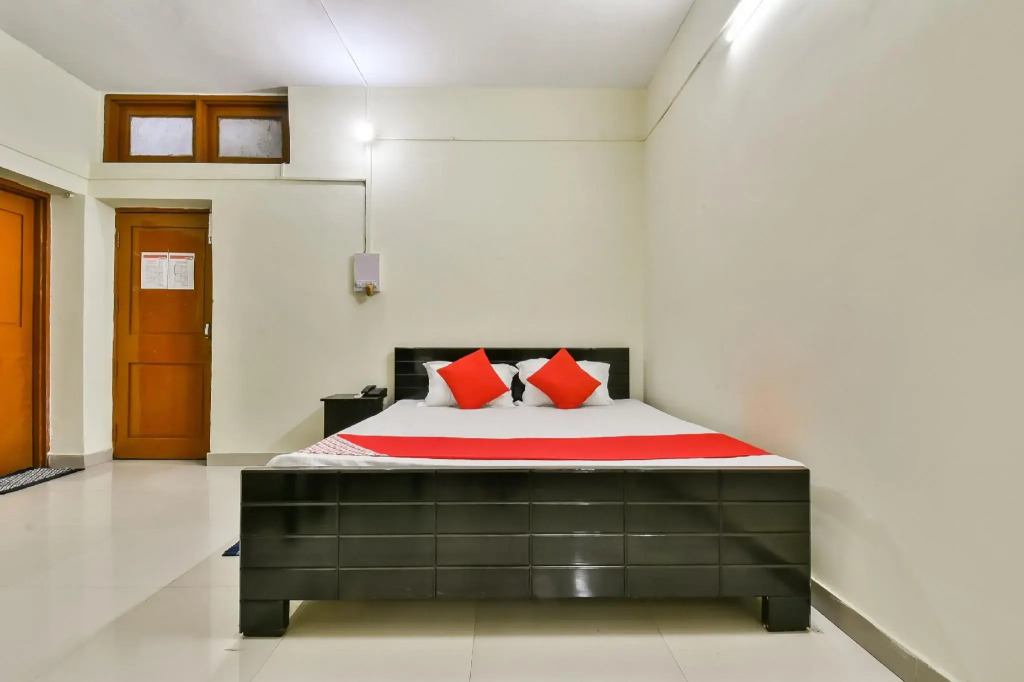 OYO Flagship 80252 Hotel Pearl