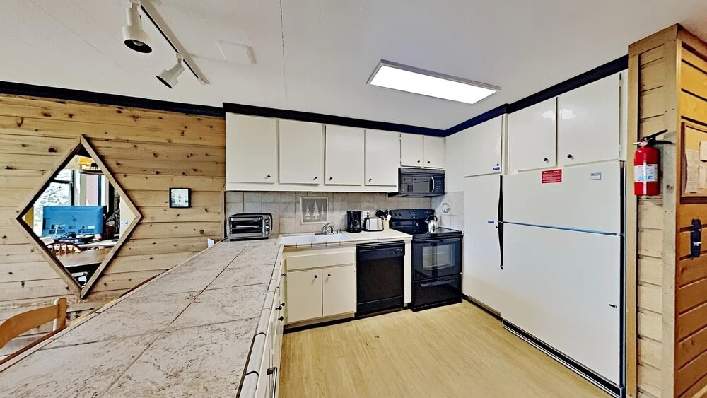 Two Bedroom Units at 1849 Condos with 3 Hot Tubs & Slopeside