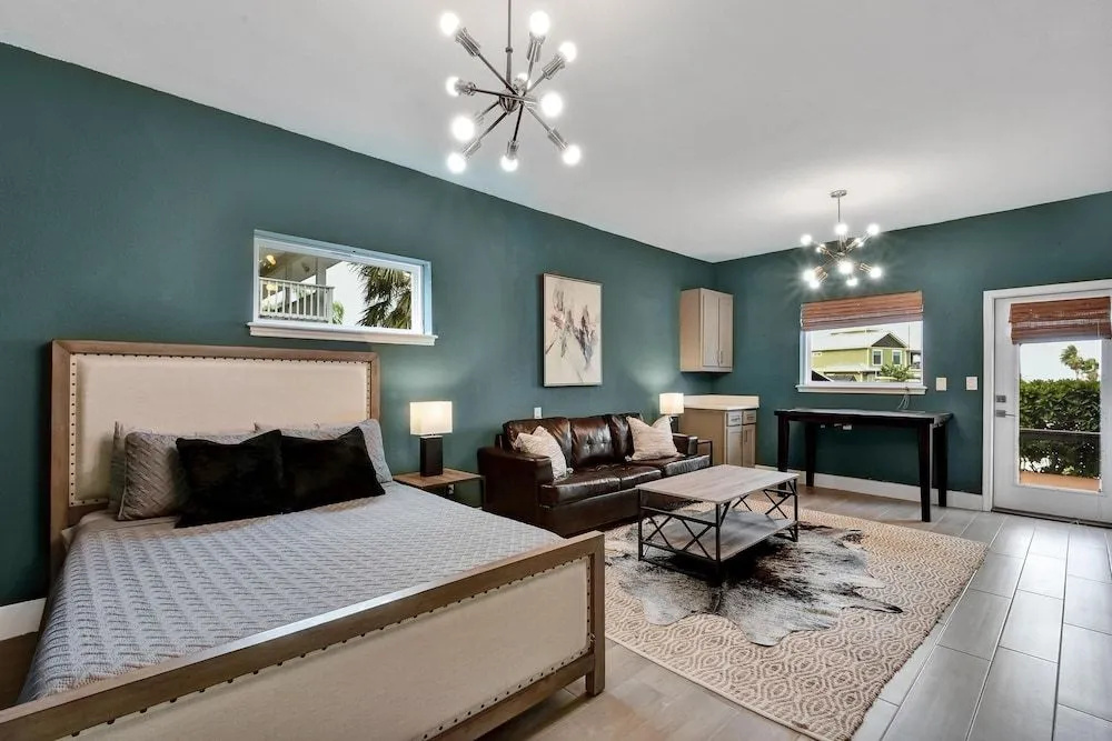 Family Friendly, Beautiful Home for Fishing in Style