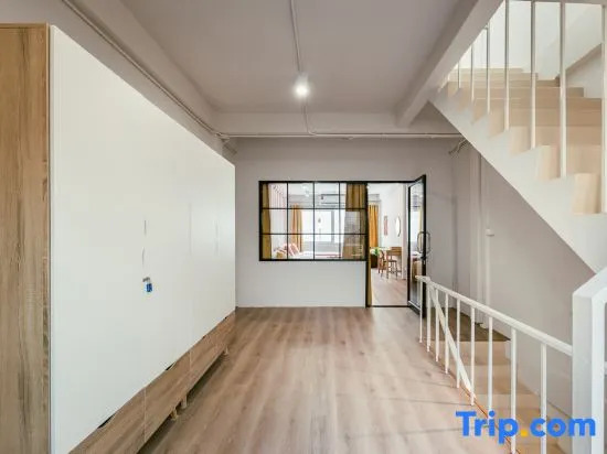 Industrial Loft Sukhumvit 3-Bedroom Designer House - 2 Min to BTS Bang Chak