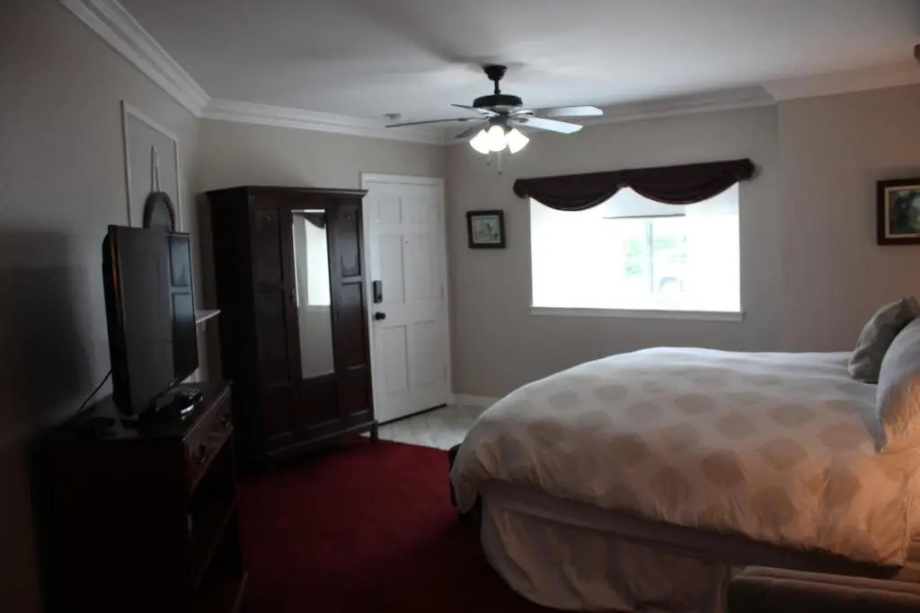 Pelican Cove Inn